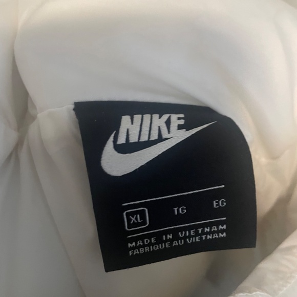 Nike winter coat - Picture 3 of 3